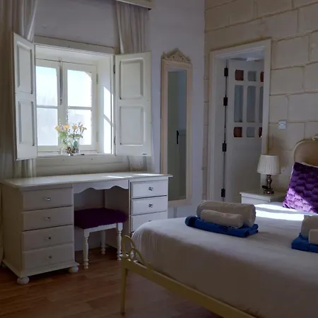 Village Knights Maison d'hôtes Żebbuġ