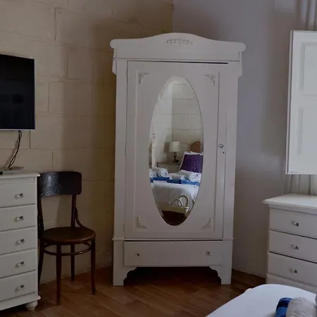 Village Knights 3* Żebbuġ