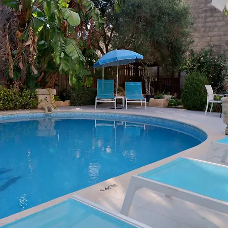 Village Knights Żebbuġ