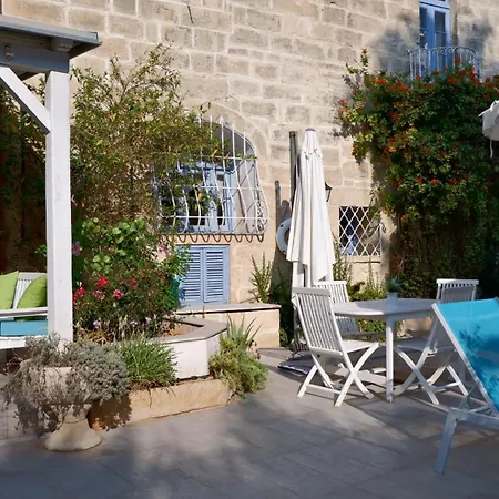 Village Knights Penzion Żebbuġ