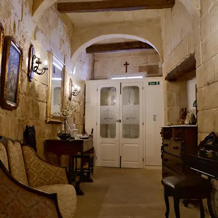 Village Knights Żebbuġ