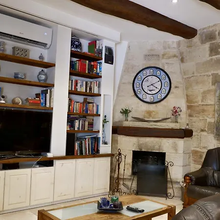 Village Knights Penzion Żebbuġ