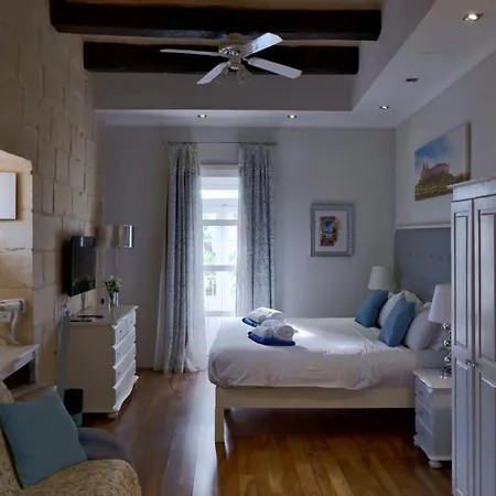 Village Knights Guest house Zebbug (Western Region)