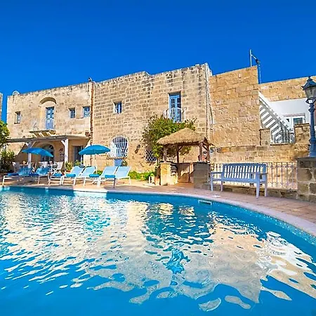 Village Knights Żebbuġ