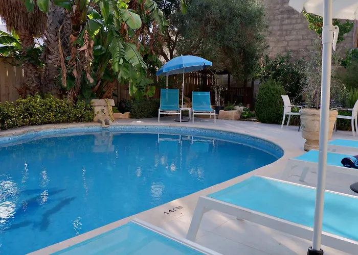 Village Knights Żebbuġ