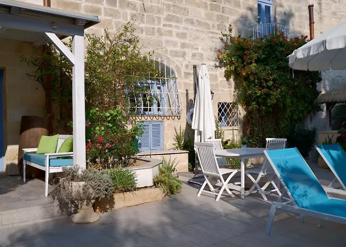 Village Knights 게스트하우스 Żebbuġ