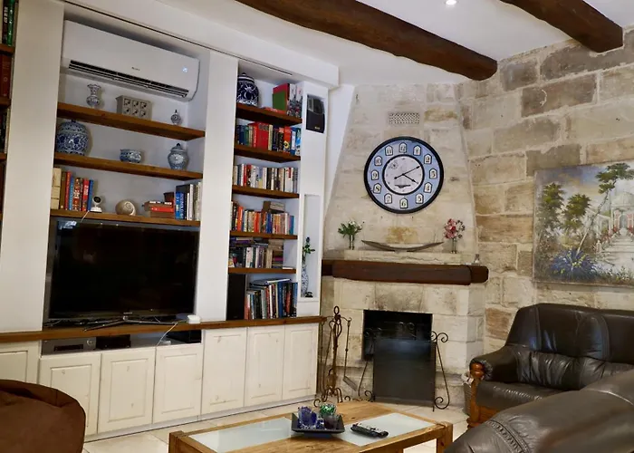 Village Knights 게스트하우스 Żebbuġ