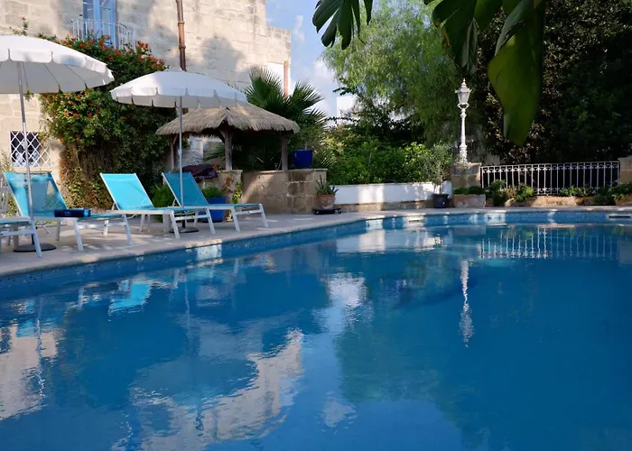 Village Knights Żebbuġ