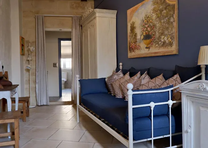 Village Knights Żebbuġ